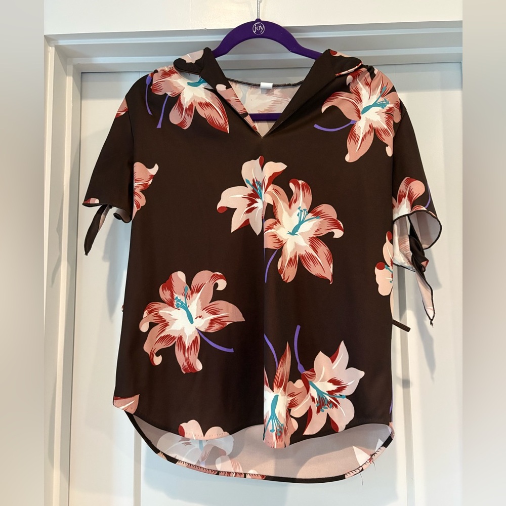 Vintage Floral Brown Women's Top. Good vintage condition!